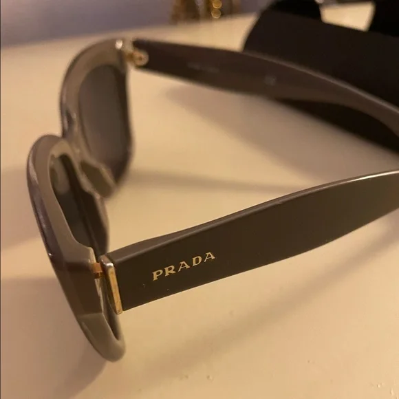Prada “Polarized” Gray Sunglasses. - Picture 4 of 6